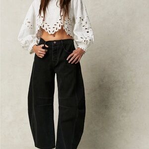 Women's Black Wide-Leg Jeans